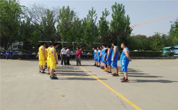 不负春日好时光 竞技场上展风采 不负春日好时光 竞技场上展风采