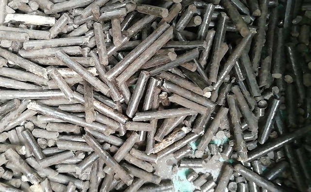 生物质草莓视频下载网站械加工的羊粪颗粒燃料