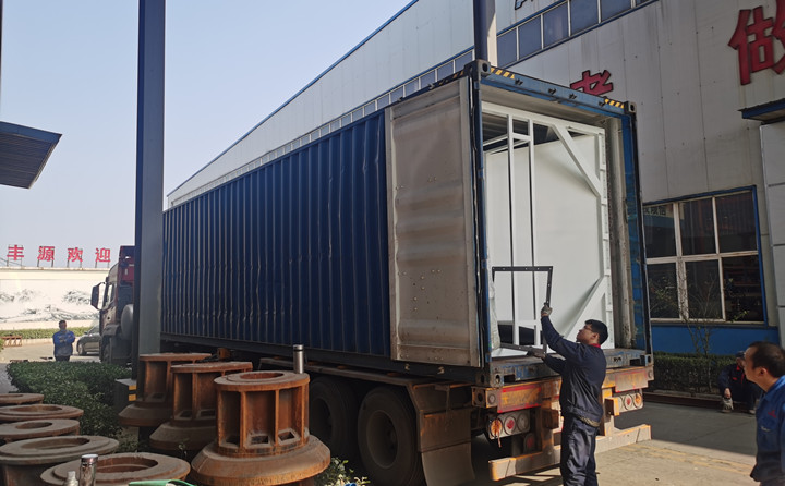 草莓视频下载网站生产线装车完成，准备发往乌干达