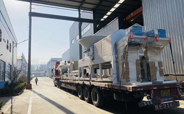 生产线设备转车完成，准备发往郑州