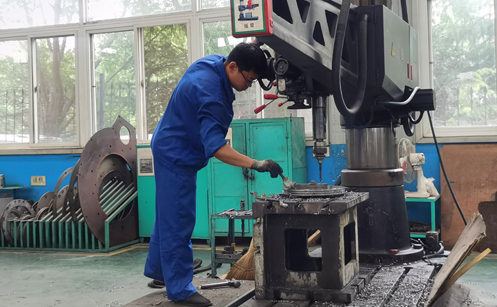 山东草莓视频APP网址进入18在线草莓视频下载网站机加工班组长景重洋