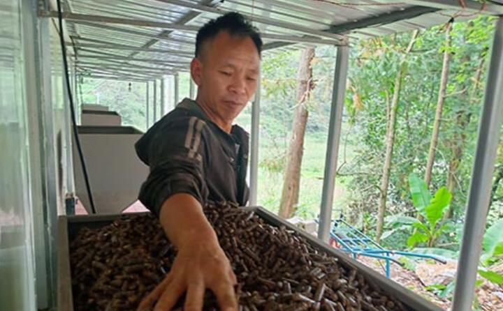 广西隆林推广生物质颗粒燃料取代传统燃煤 打造烟区生态农业 广西隆林推广生物质颗粒燃料取代传统燃煤 打造烟区生态农业