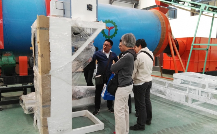 泰国客户来我公司考察锯末草莓视频下载网站